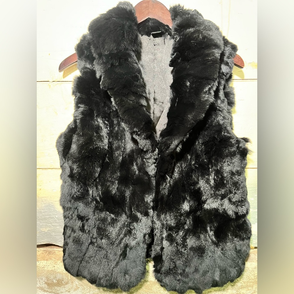 Elegant Black Faux Fur Vest